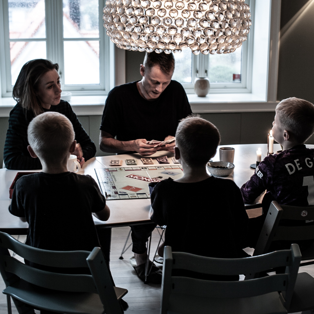 Vårt land: Samlivseksperter frykter at karantenelivet vil gi en skilsmisse-boom. Løsningen kan være digital, sier ekteparet Elgen, som står bak den nye samlivsappen VI!